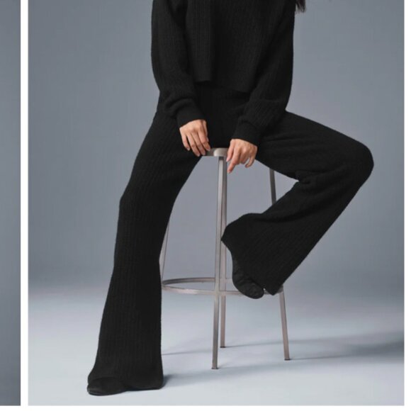 LIKE NEW ALO Cashmere High-Waist Plush Waffle Pant, Black, size XS